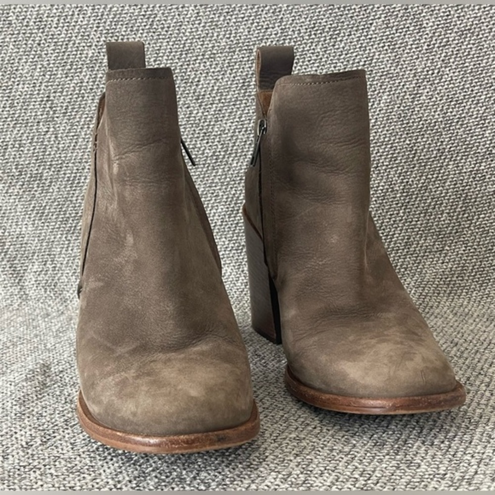 UGG Brown Ankle Boots Suede Pull-On Design